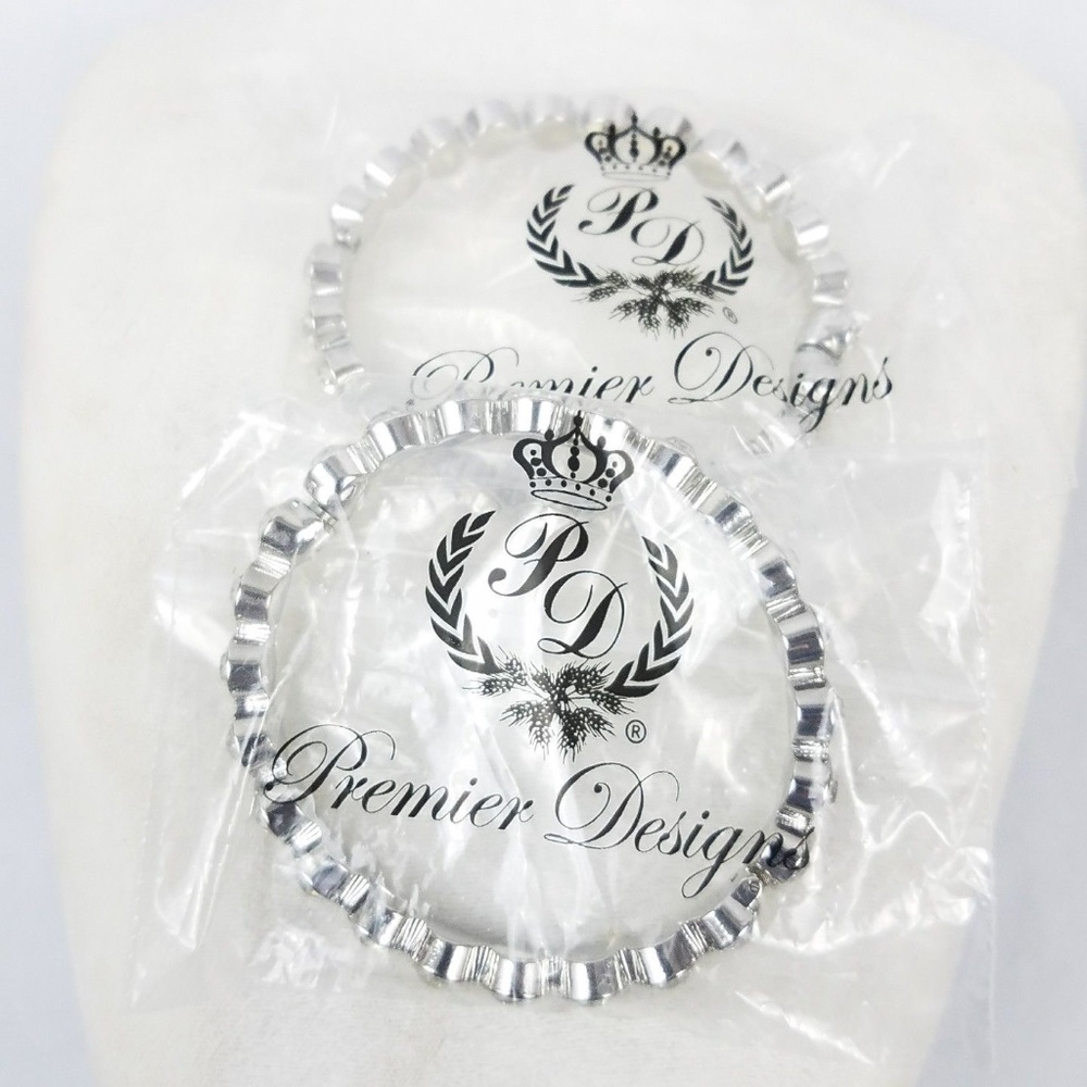 PRIMIER silver plated rhodium bangle bracelet - Picture 5 of 8